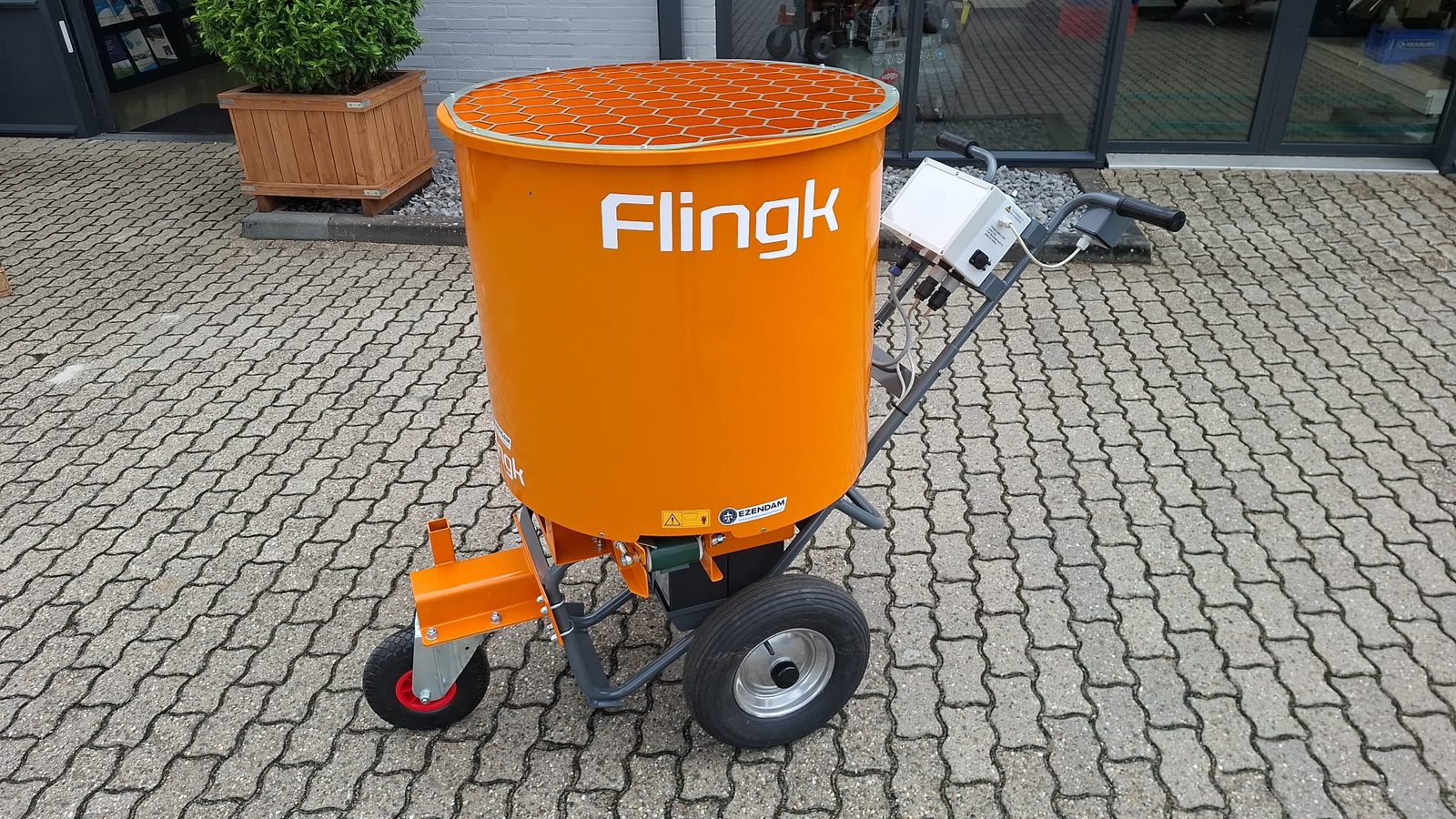 Flingk instrooiwagen afgeleverd aan een vleesveehouder