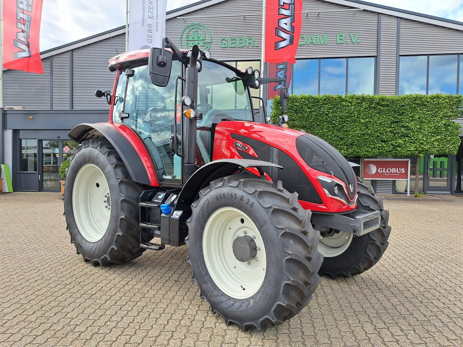 Valtra A115 afgeleverd voor werk op en rondom de boerderij