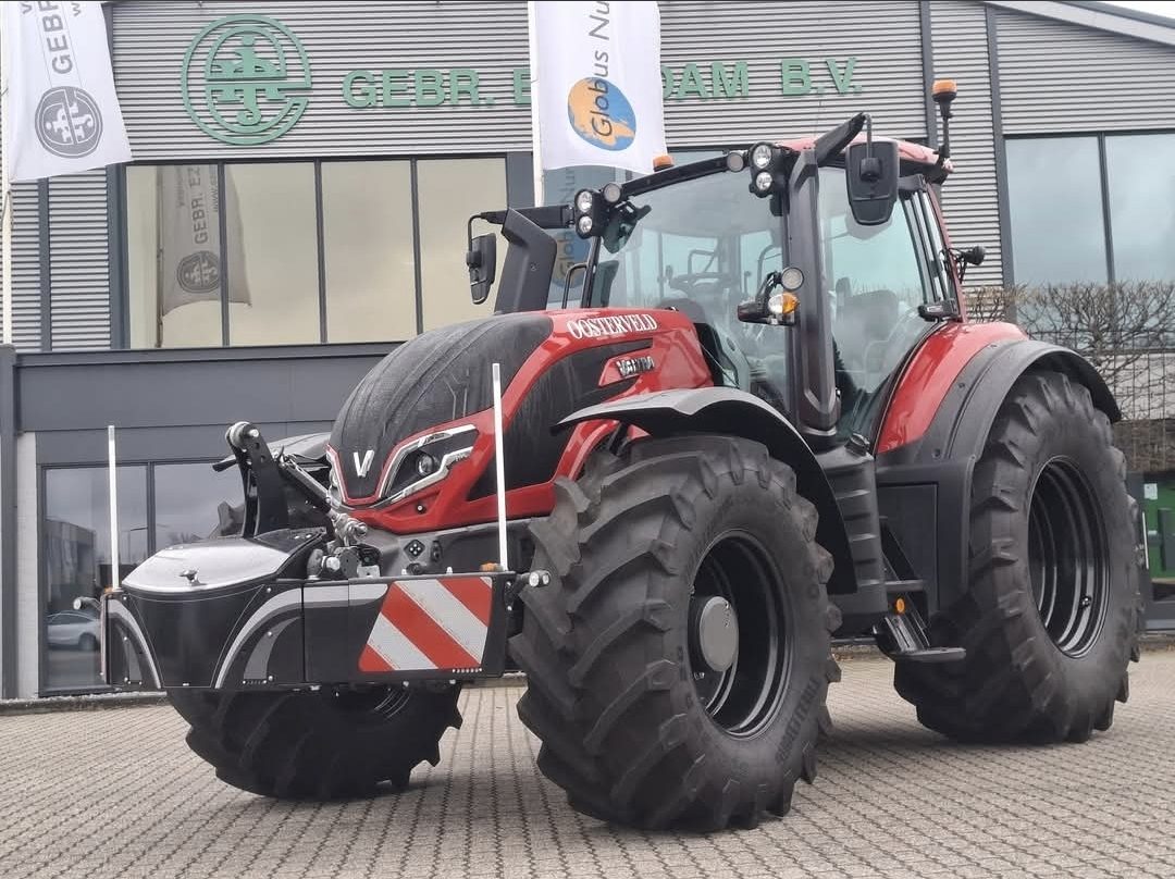 Valtra T195D afgeleverd aan een grondverzetbedrijf