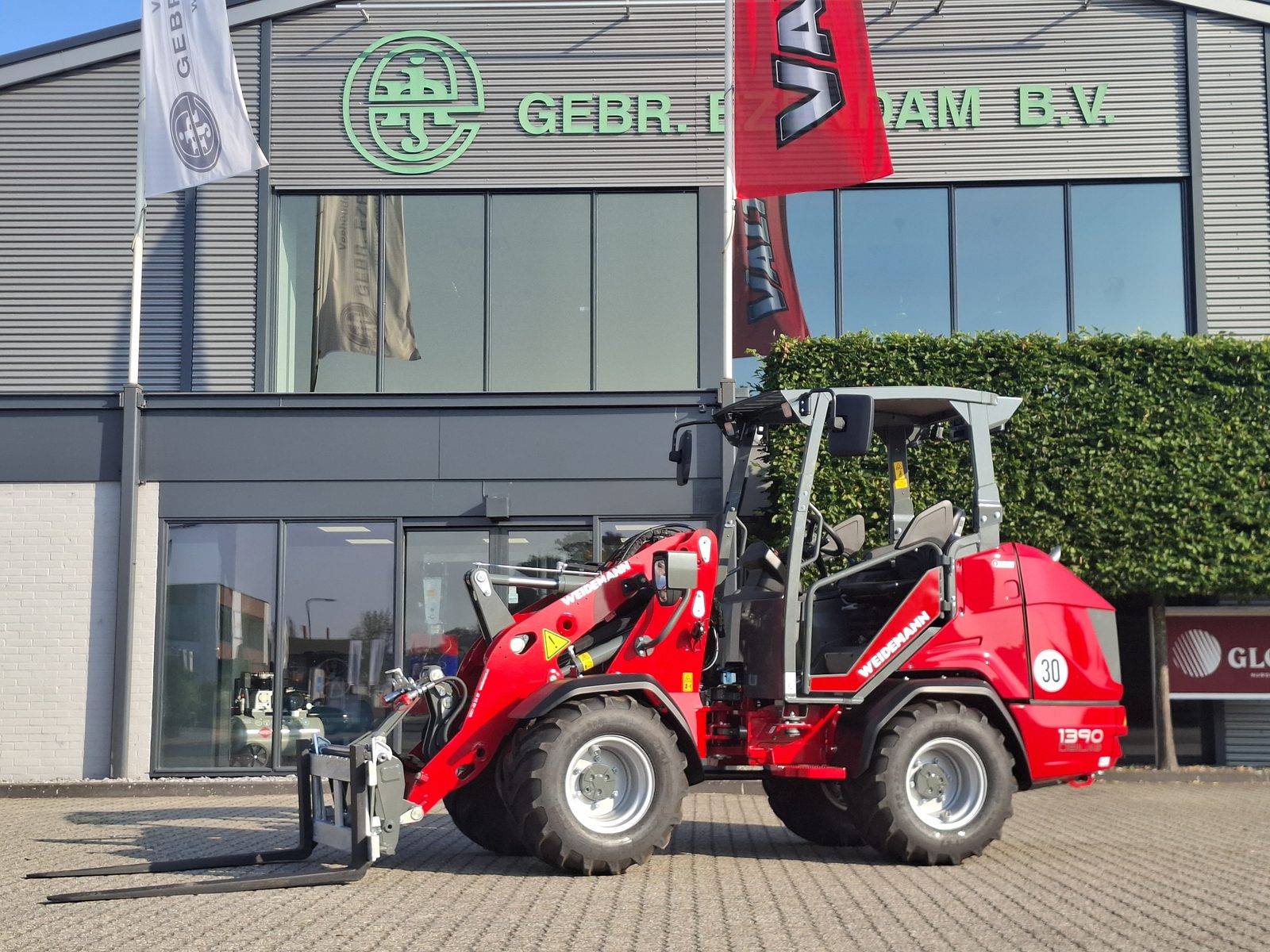 Weidemann 1390 Deluxe afgeleverd aan een veehouder in Hengelo