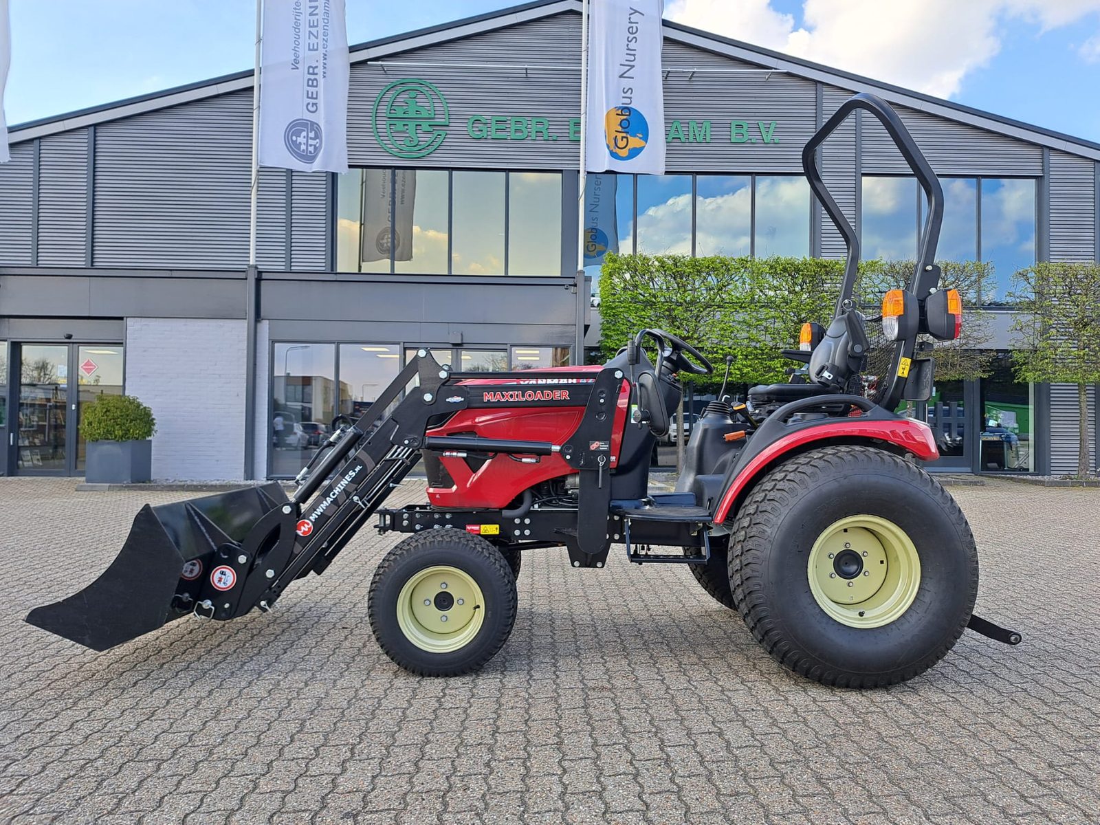 Yanmar minitractor met voorlader afgeleverd in Zenderen