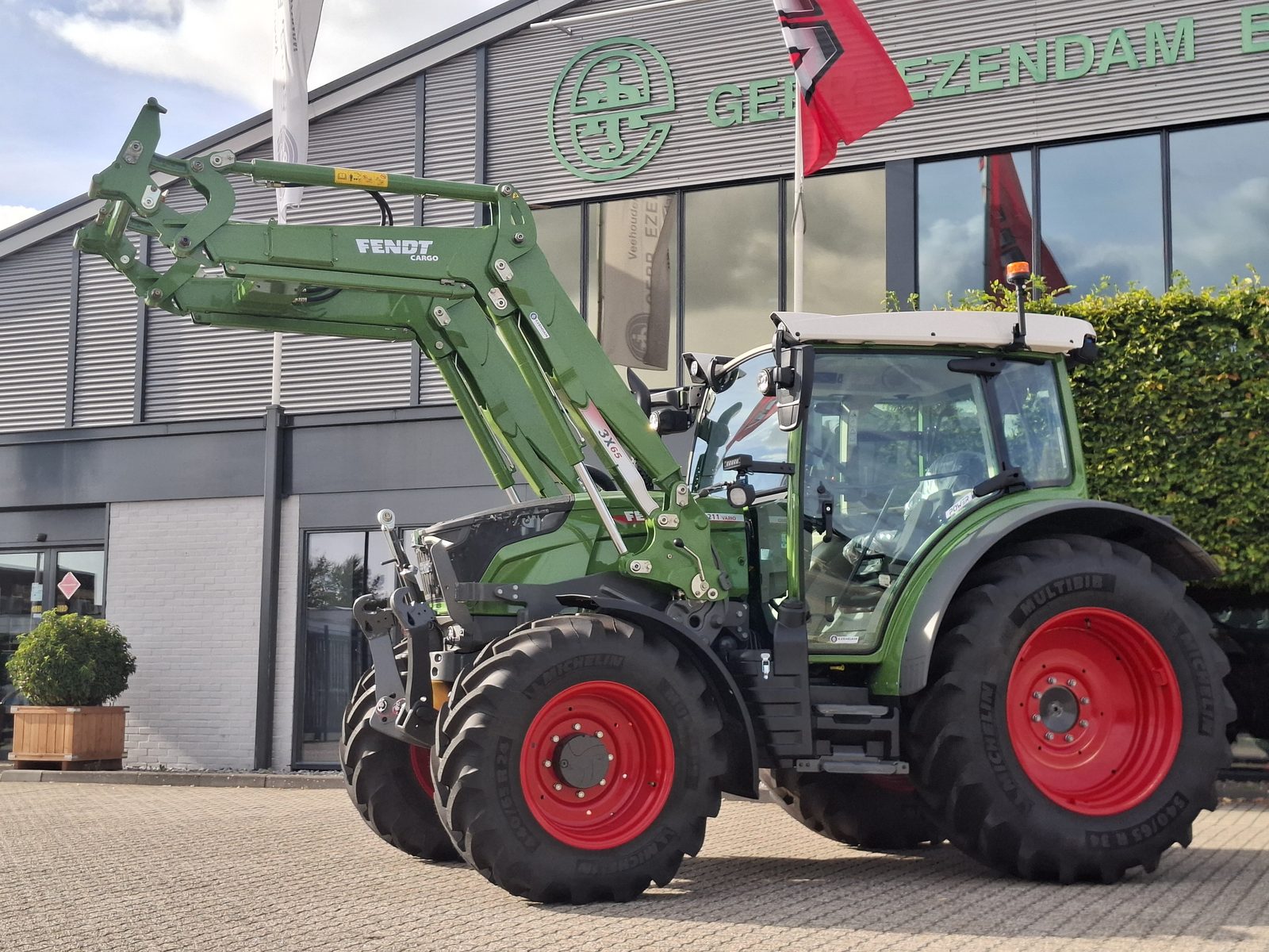 Fendt 211 Power afgeleverd aan veehouder in Borne